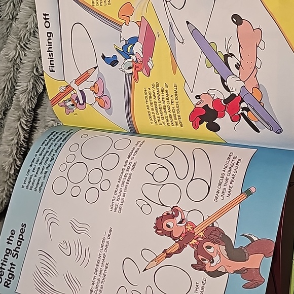 Learn to Draw Goofy and Pluto Book - Picture 4 of 6